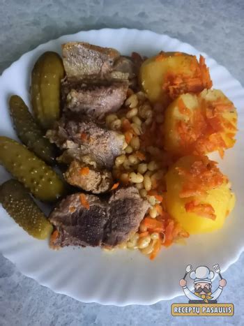 Troškinta kiaulienos sprandinė su daržovėmis puode