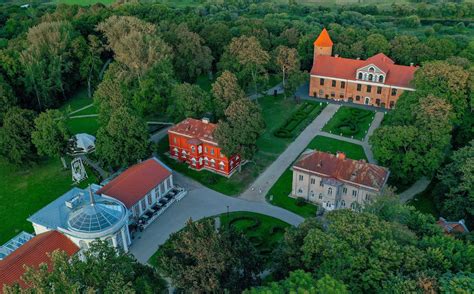 Raudondvario dvaro bendras vaizdas su parku