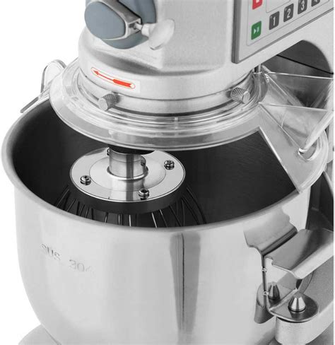 Planetinis mikseris su skirtingais antgaliais