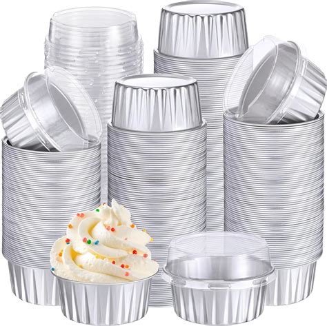 Making muffin molds with foil and cups