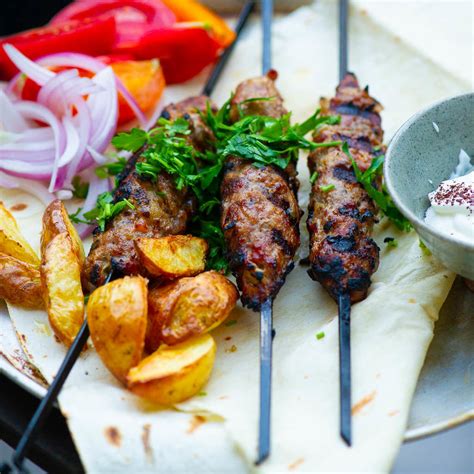 Artimųjų Rytų kebabų ir souvlaki patiekalai