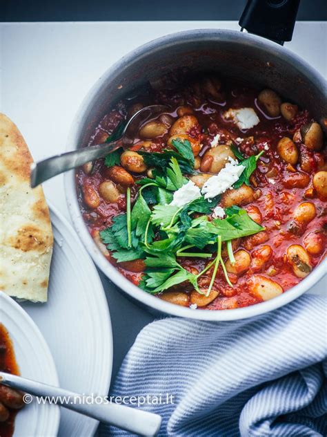 Vegetariškas pupelių troškinys su pomidorais