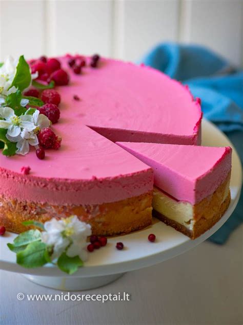 Keptas varškės tortas su aviečių putėsiais