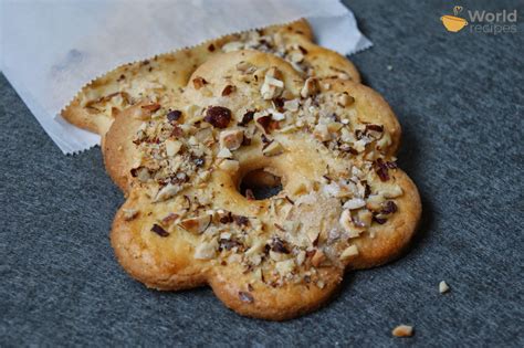 Įvairūs sausainiai su riešutais