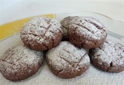 Veganiniai Amaretti sausainiai su kakava