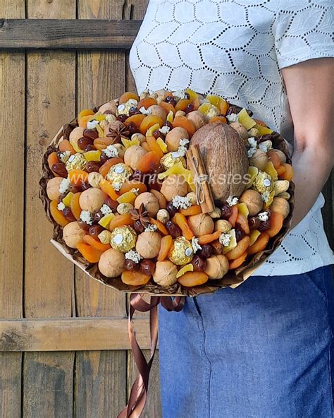 Girlianda iš džiovintų vaisių ir cinamono