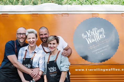 Oranžinis „The Rolling Waffles“ autobusiukas