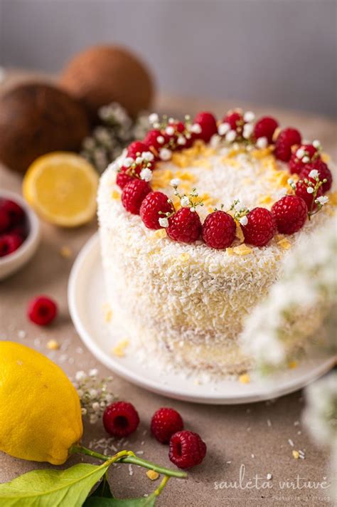 Kokosinis tortas su kokosų drožlėmis
