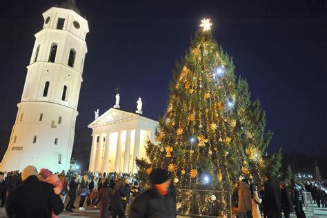 Vilniaus Katedros aikštės Kalėdų eglė ir šventinis miestas