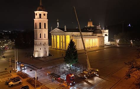 Restorano terasa su vaizdu į Katedros aikštę Vilniuje
