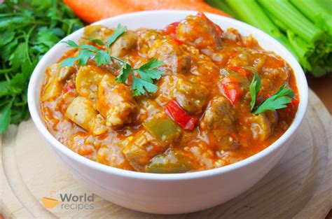 Klasikinis troškinys su šonine ir raugintais kopūstais