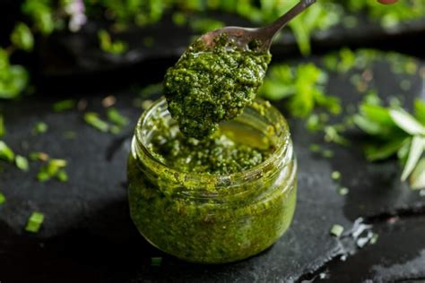 Krapų pesto padažas stiklainėlyje