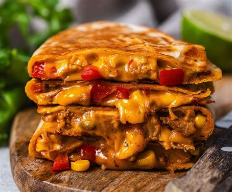 Patiekalai su Santa Maria Tex Mex prieskoniais: fachitos, takai, kesadilijos
