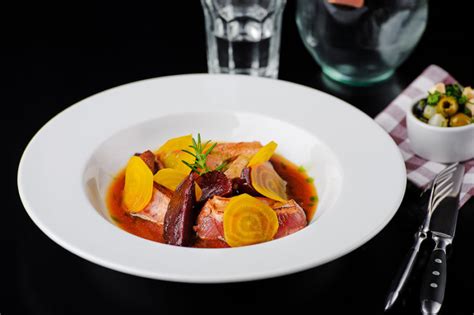 Troškintos kalakuto širdelės su Briuselio kopūstais
