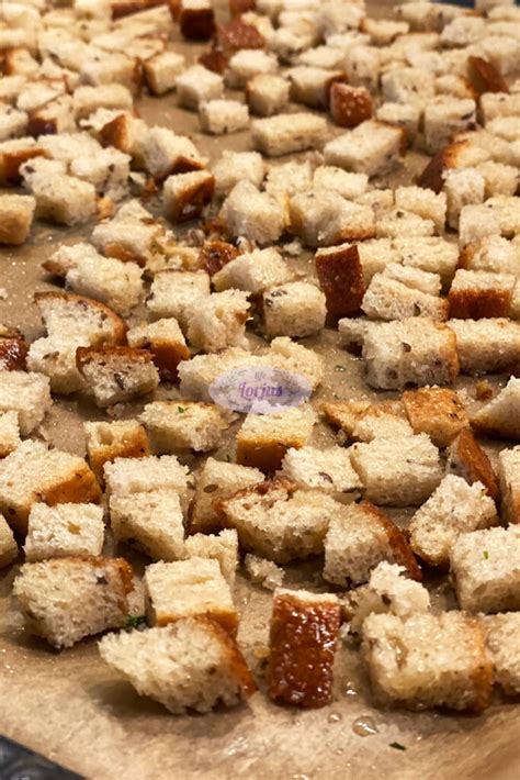 Duonos skrebučiai kepantys orkaitėje