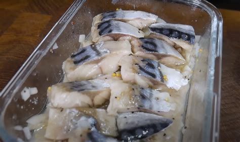 Šaldytos skumbrės atitirpinimas ir paruošimas marinavimui