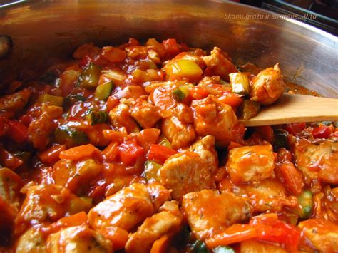 Vištienos gabalėliai su cukinija ir paprika