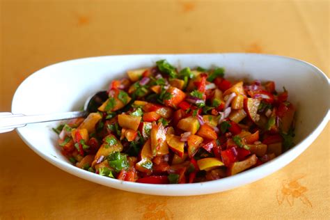 Šviežia gvakamolė ir pomidorų salsa