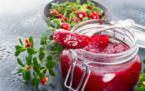 Spanguolių džemas stiklainiuose