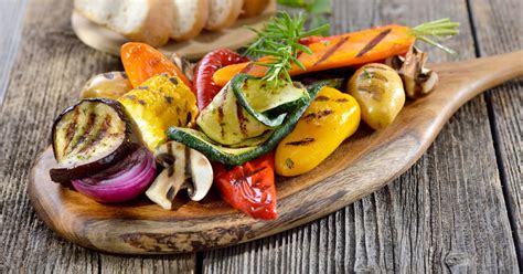 Grilinės daržovės ir sūris