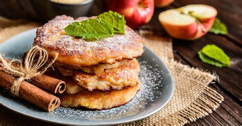 ingredientai desertui ant stalo