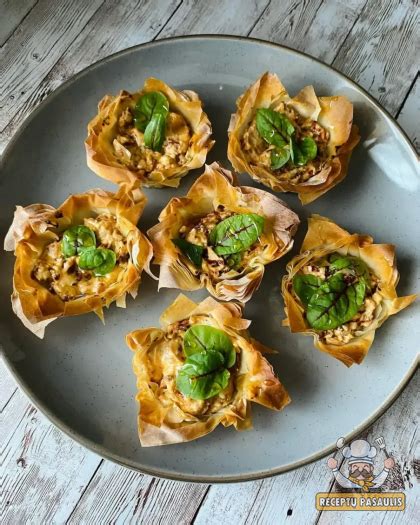 Traškūs wonton krepšeliai su įdaru