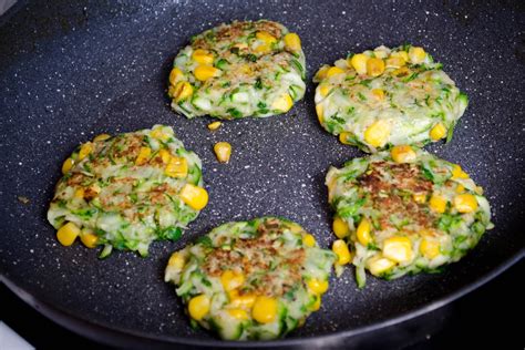 Veganiški cukinijų blyneliai