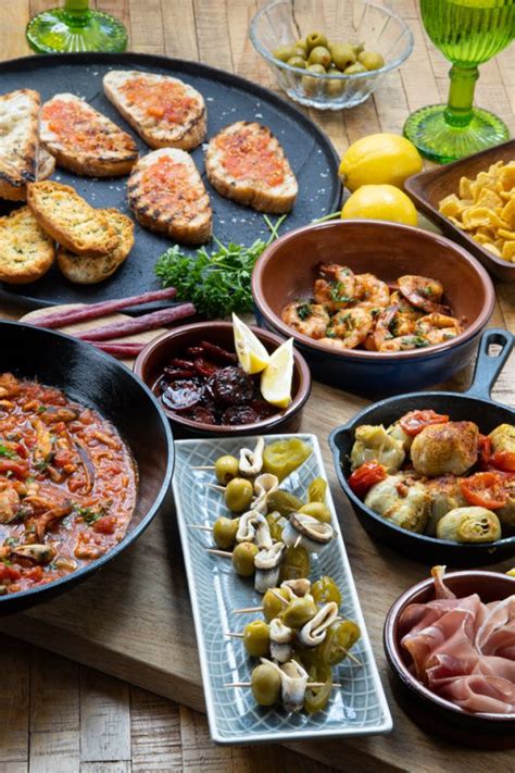 Įvairūs ispaniški tapas užkandžiai