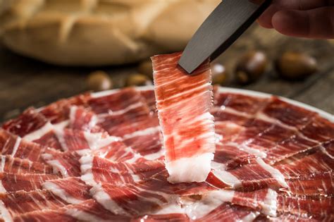 Jamon Serrano ir Jamon Iberico kumpiai