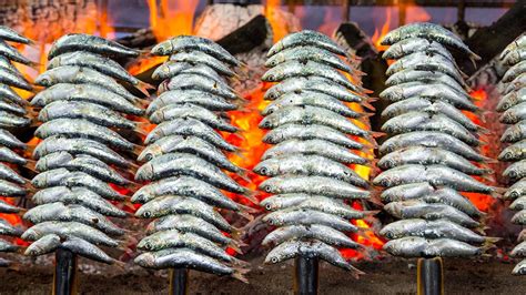 Espetos de Sardinas, kepamos ant kepsninės paplūdimyje