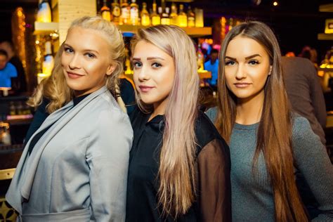 Naktinio klubo interjero detalės dieną