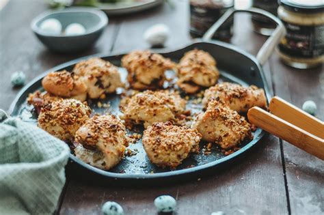 Gurmaniški vištienos suktinukai su parmezano-pistacijų plutele