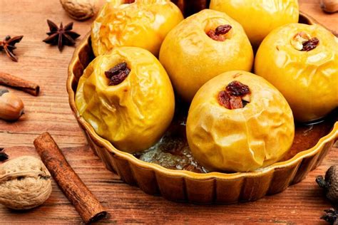 Įvairūs keptų obuolių ingredientai