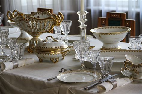 elegantiškai padengtas stalas