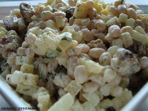 Pupelių ir keptos duonos mišrainės ingredientai