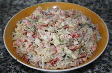 greitai paruošiamos makaronų salotos