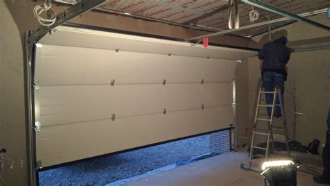 Schema stogelio virš garažo vartų montavimo