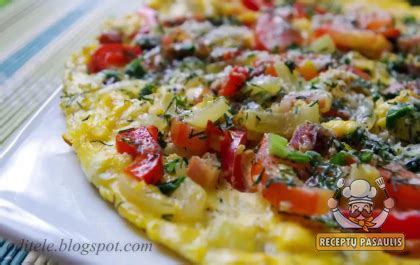 Gardus omletas su daržovėmis keptuvėje
