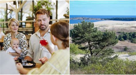 Šeima prie stalo su medaus tortu