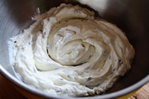 Paruoštas grietinės sūrio kremas