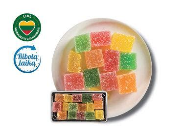 namuose pagaminti spalvingi marmeladiniai saldainiai