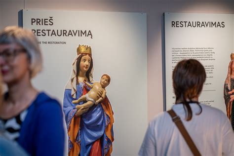 Restauratorė O. Čepinskienė ir kirvio sriuba muziejininkų darbe