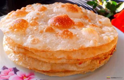Galutinis pyrago vaizdas su gražia auksine plutele