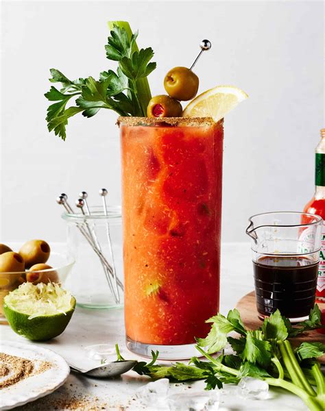 Įvairūs Bloody Mary kokteilių variantai