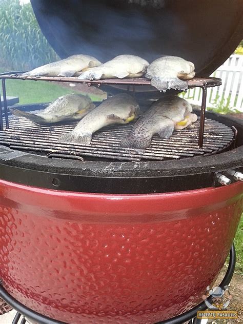 Rūkyti pomidorai kamado kepsninėje