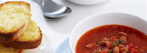Greitai paruošiamos pomidorų ir pupelių sriubos ingredientai