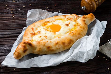Adžaruli Chačapuri su kiaušiniu