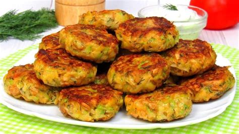 Įvairūs daržovių kotletų patiekimo variantai