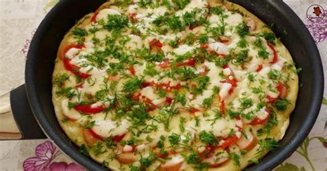 Iliustracija, kaip atrodo paruošta pica keptuvėje