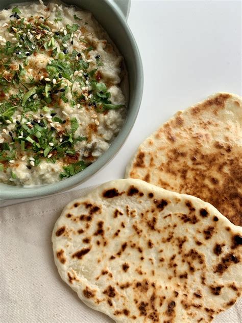 Indiškos Naan duonelės su česnakais